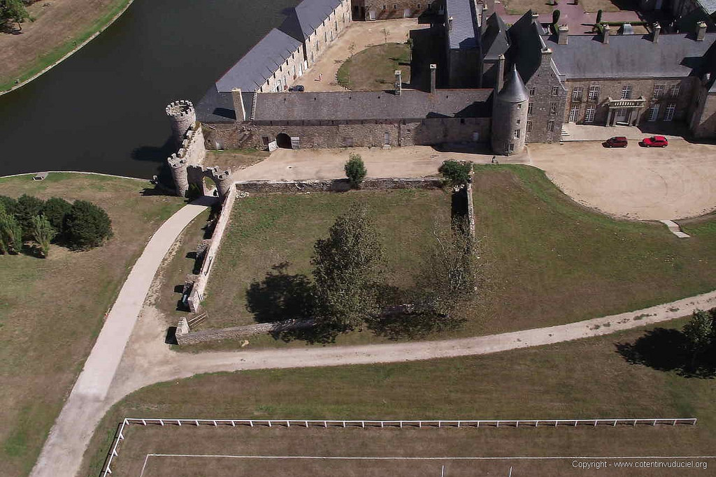 chateau_de_flamanville_cotentin_photo_aerienne_1